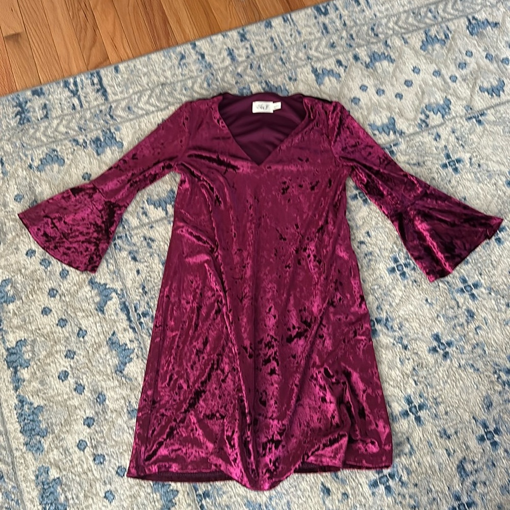 Eliza J size 4 red/purple bell sleeve velvet dress-worn once